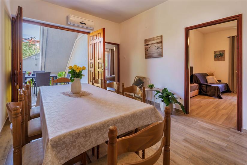 Apartment A1, for 8 persons