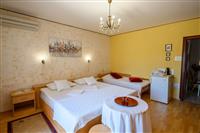 Room S1, for 2 persons