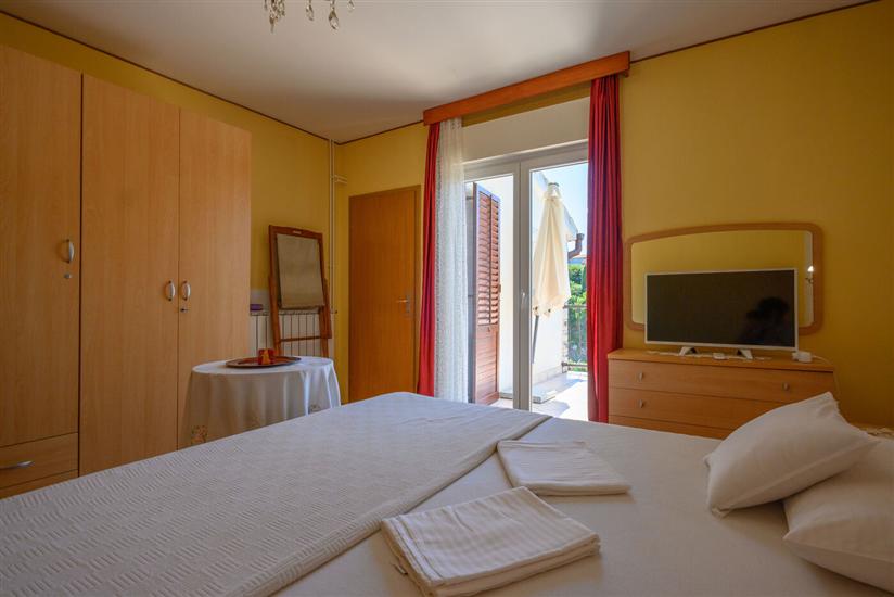 Room S1, for 2 persons