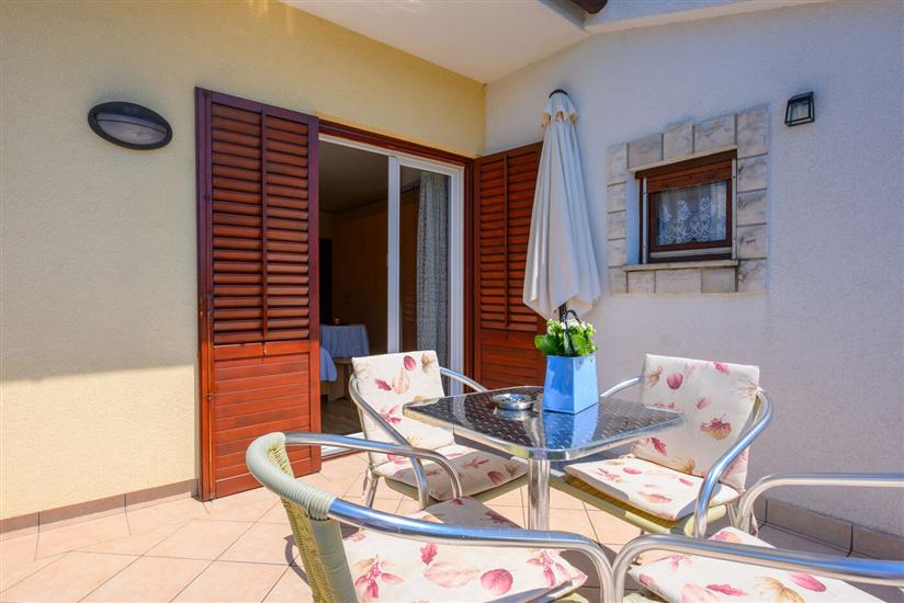 Room S1, for 2 persons