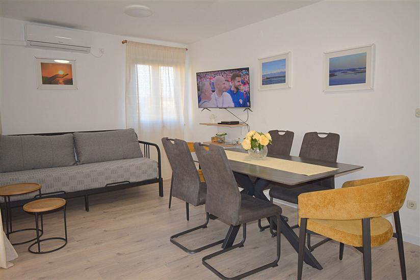 Apartment A1, for 5 persons