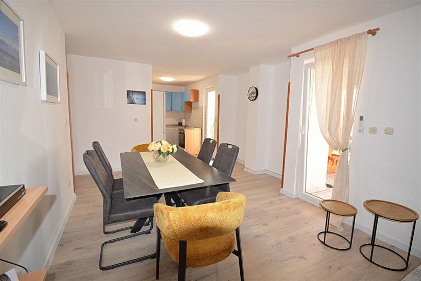 Apartment A1, for 5 persons