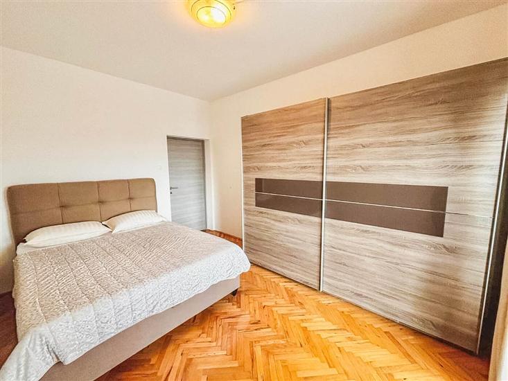 Apartment A1, for 5 persons