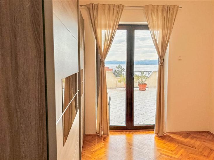 Apartment A1, for 5 persons