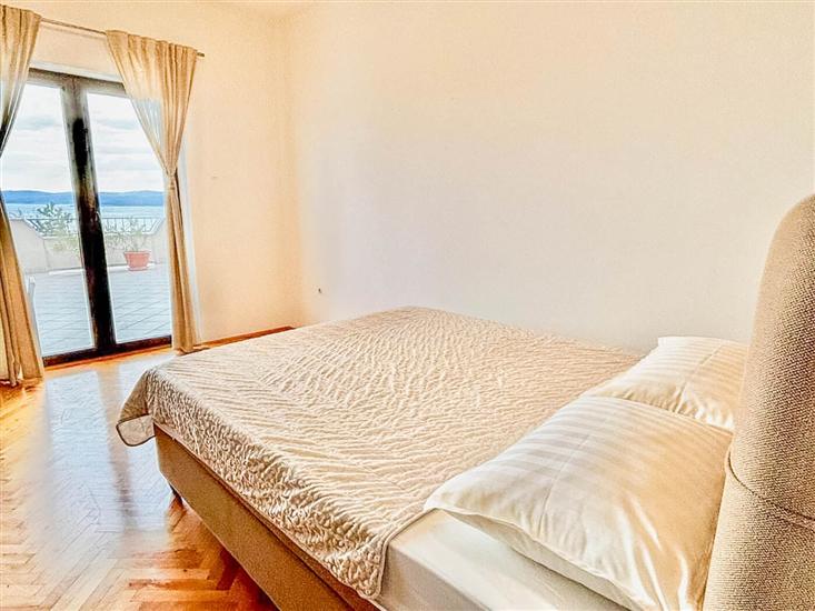 Apartment A1, for 5 persons