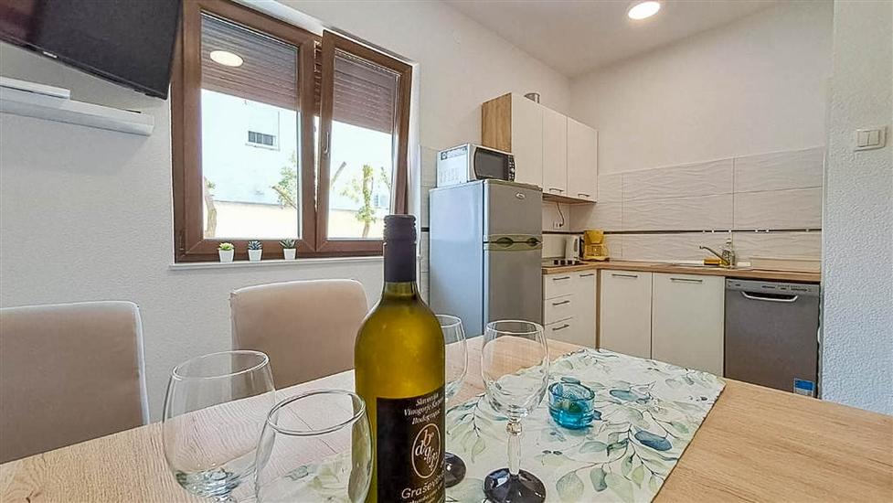 Apartment A1, for 5 persons