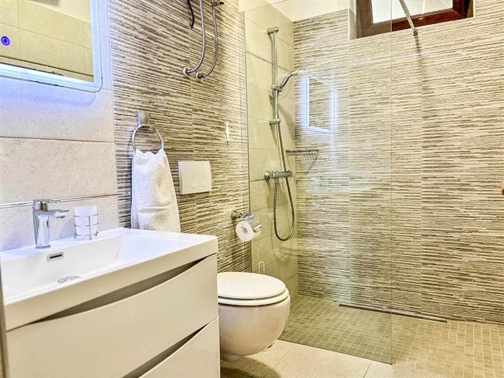 Apartment A1, for 5 persons