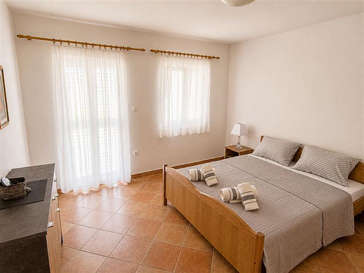 Apartment A1, for 5 persons