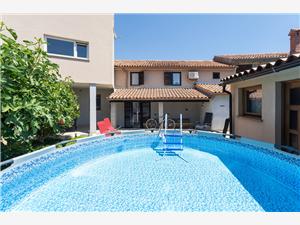 House Bakic Krnica (Pula), Size 90.00 m2, Accommodation with pool, Airline distance to town centre 300 m