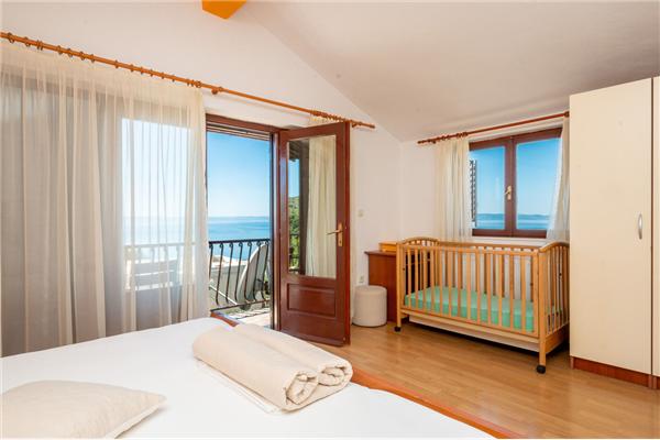 Apartment A1, for 5 persons