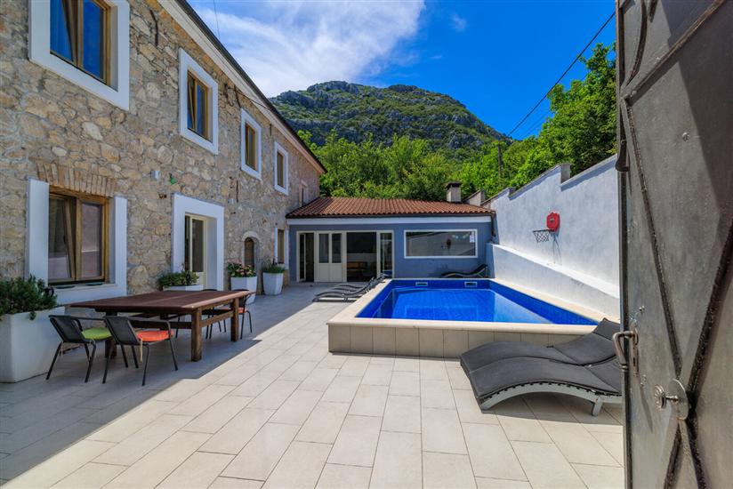 Vila Stone castle