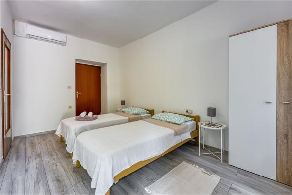 Apartment A1, for 8 persons