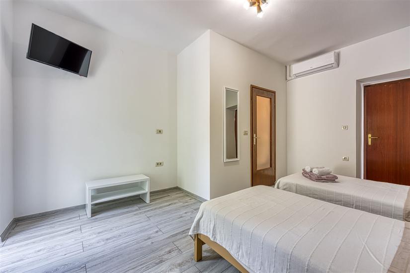 Apartment A1, for 8 persons