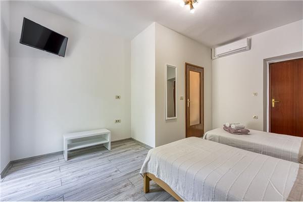 Apartment A1, for 8 persons