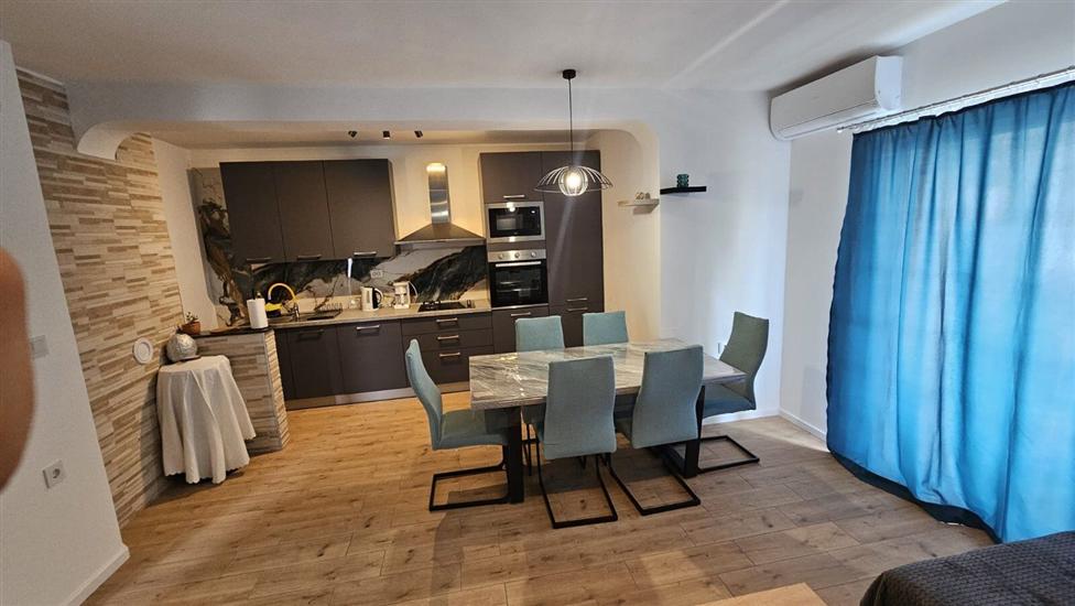 Apartment A1, for 5 persons
