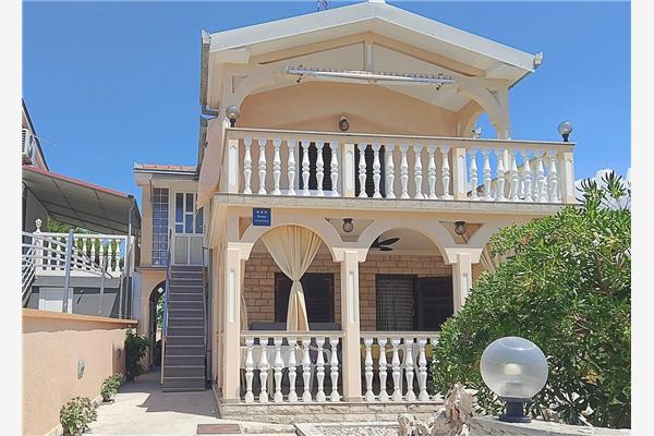 Apartment A1, for 5 persons