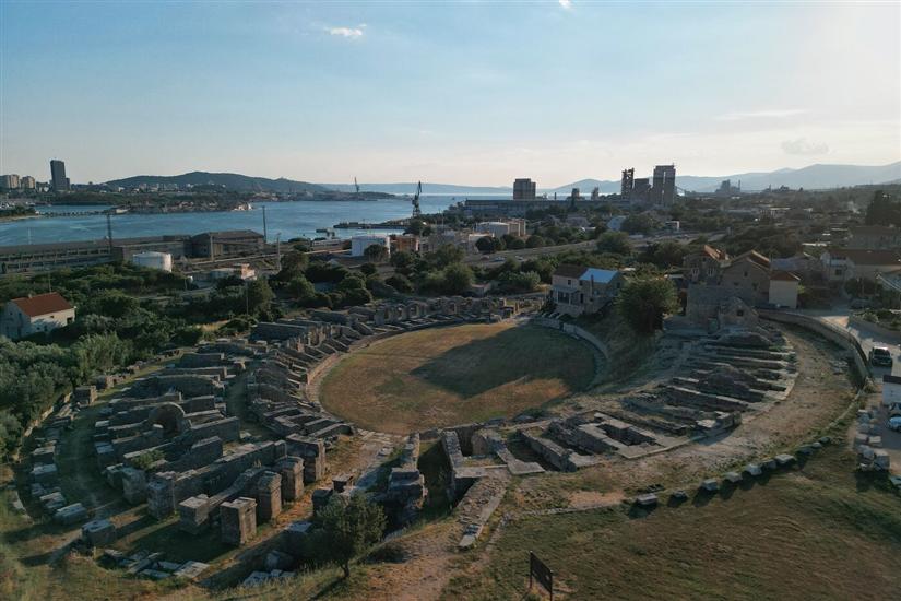 Apartment Antique view Solin