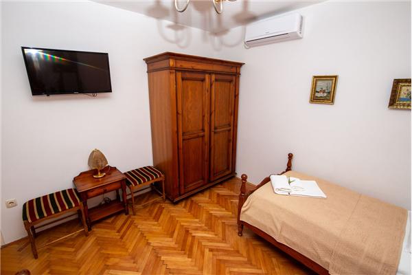 House K1, for 8 persons