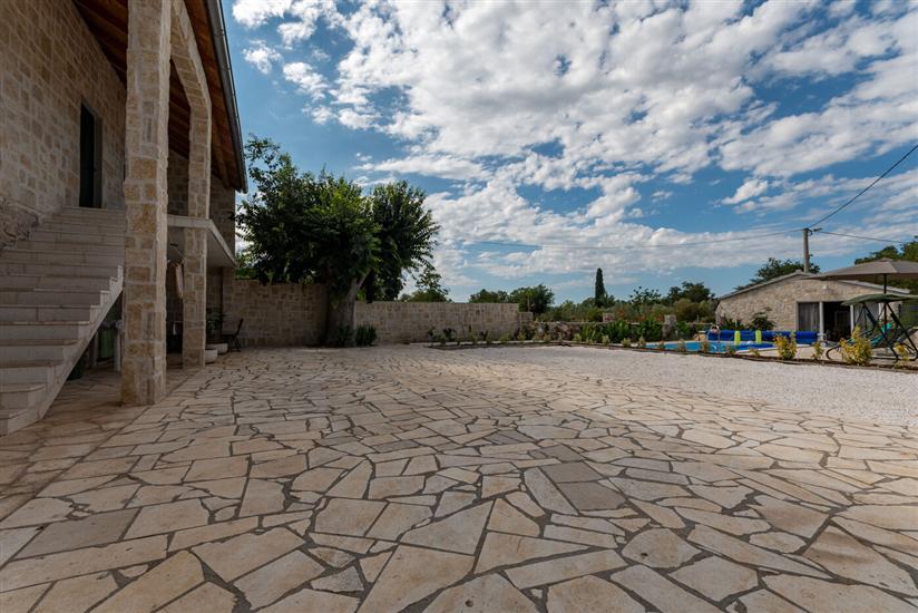 House Skarpini Dvori Peaceful Retreat