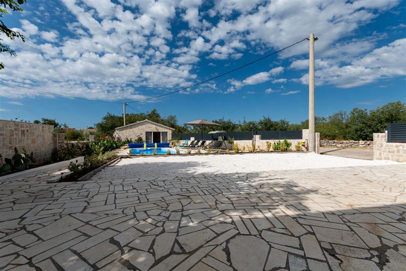 House Skarpini Dvori Peaceful Retreat