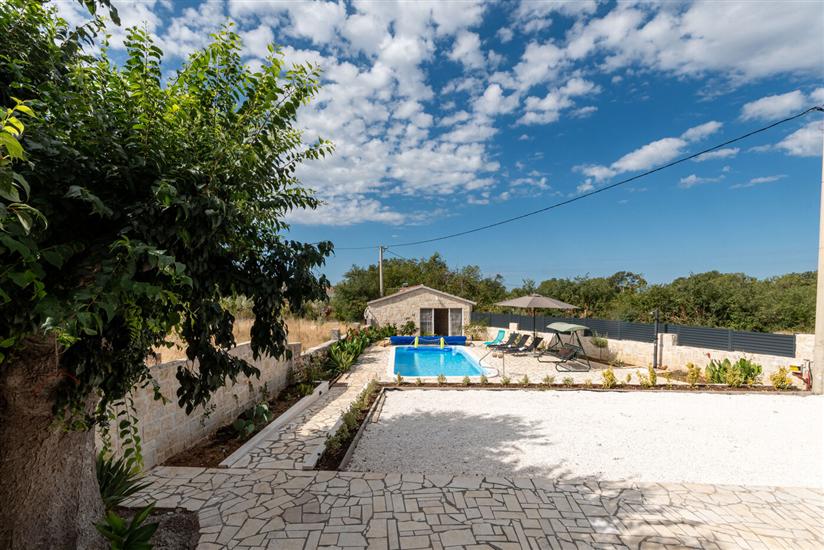 House Skarpini Dvori Peaceful Retreat