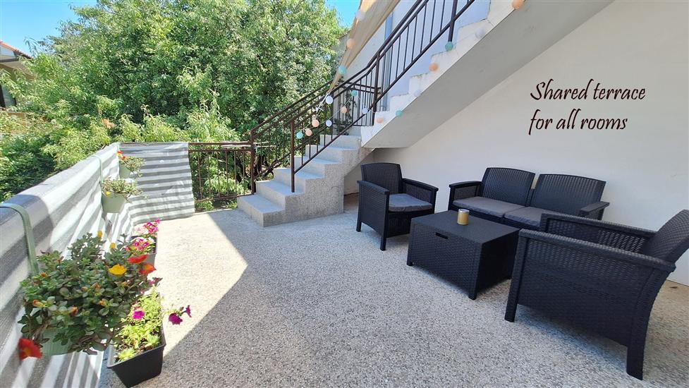 Room S3, for 3 persons