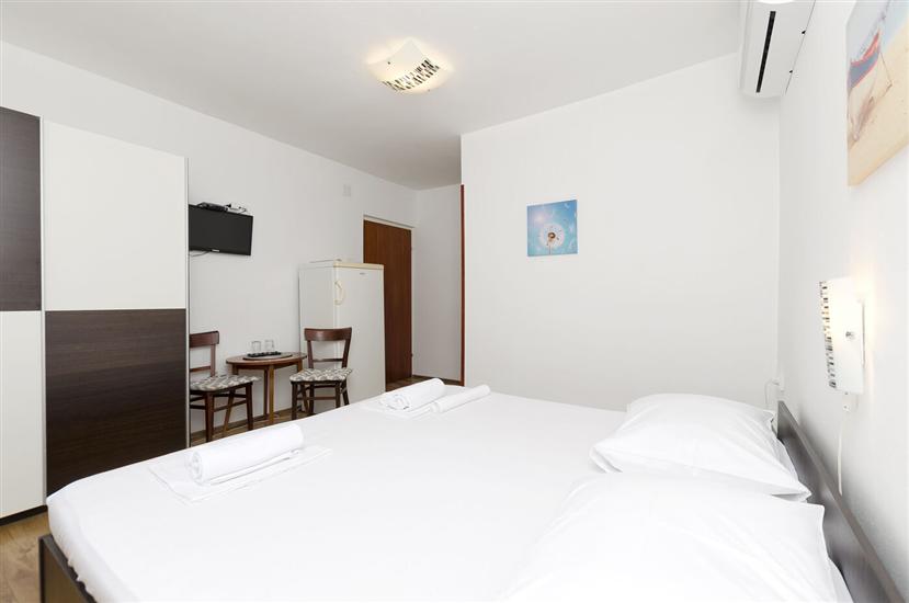 Room S3, for 2 persons