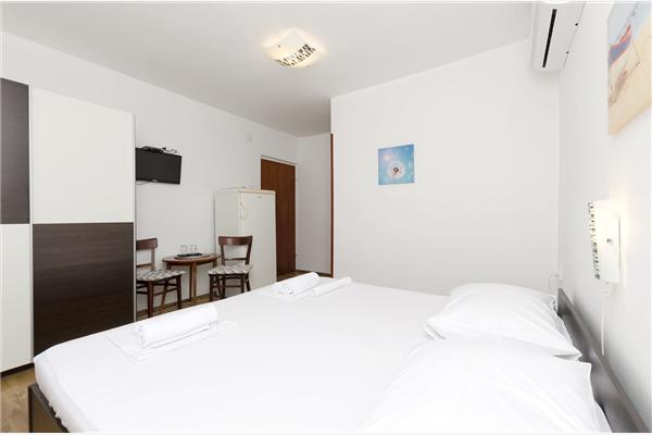 Room S3, for 2 persons