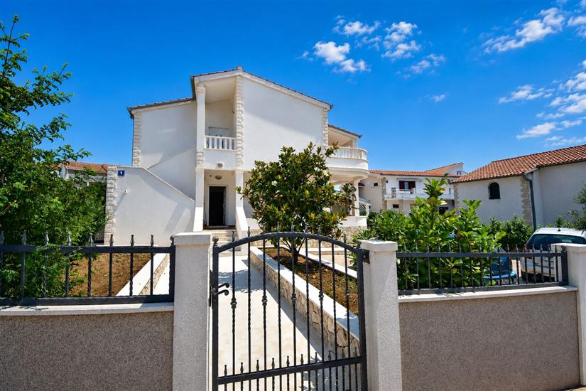 Apartment A1, for 5 persons