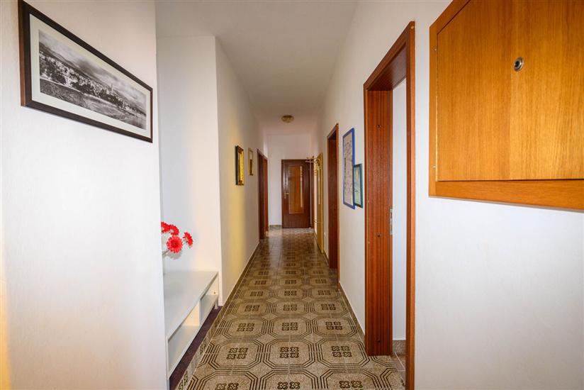 Apartment A1, for 6 persons