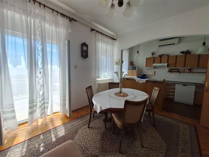 Apartment A1, for 5 persons