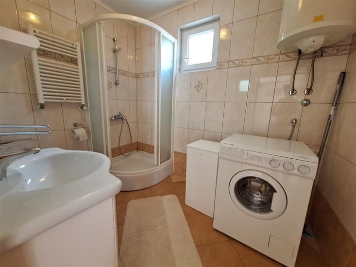 Apartment A1, for 5 persons