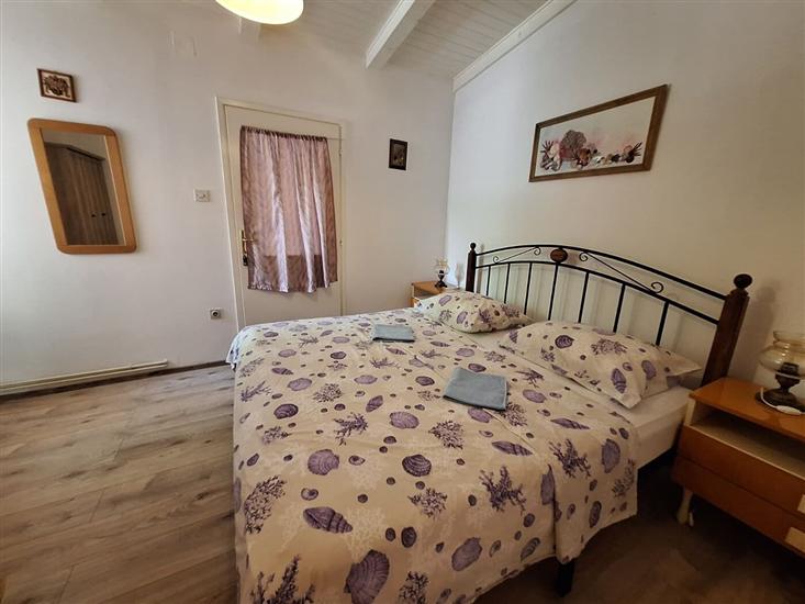 Apartment A1, for 5 persons