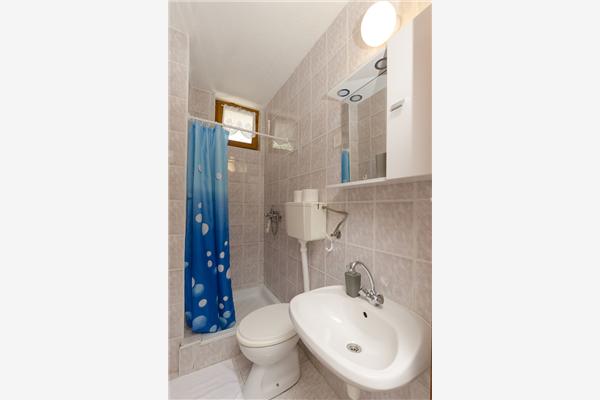 Room S2, for 3 persons