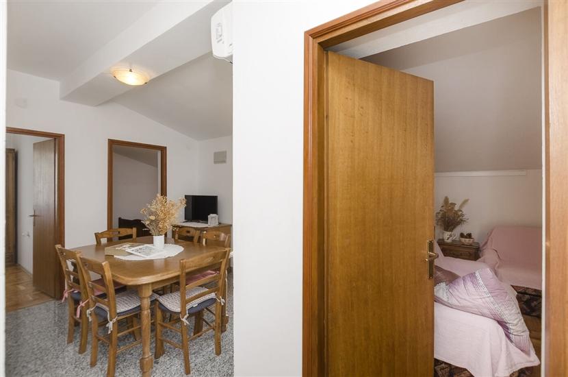 Apartment A4, for 4 persons