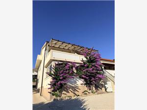 Apartments Luka Zubovici, Size 55.00 m2, Airline distance to the sea 70 m, Airline distance to town centre 50 m