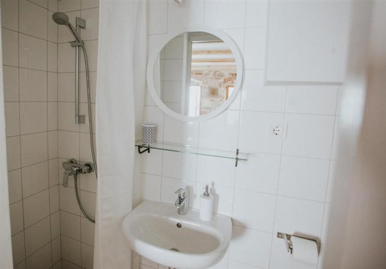 Room S1, for 2 persons