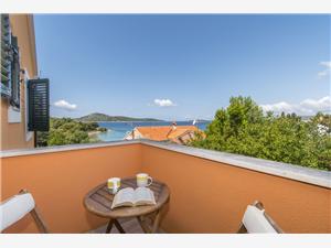 Apartments Delfin Prvic Sepurine, Size 35.00 m2, Airline distance to the sea 30 m, Airline distance to town centre 500 m