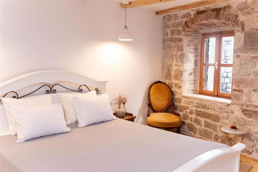 Apartment and Room Milina