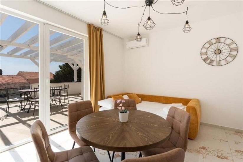 Apartment A8, for 5 persons