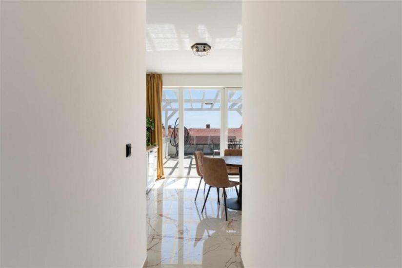 Apartment A8, for 5 persons