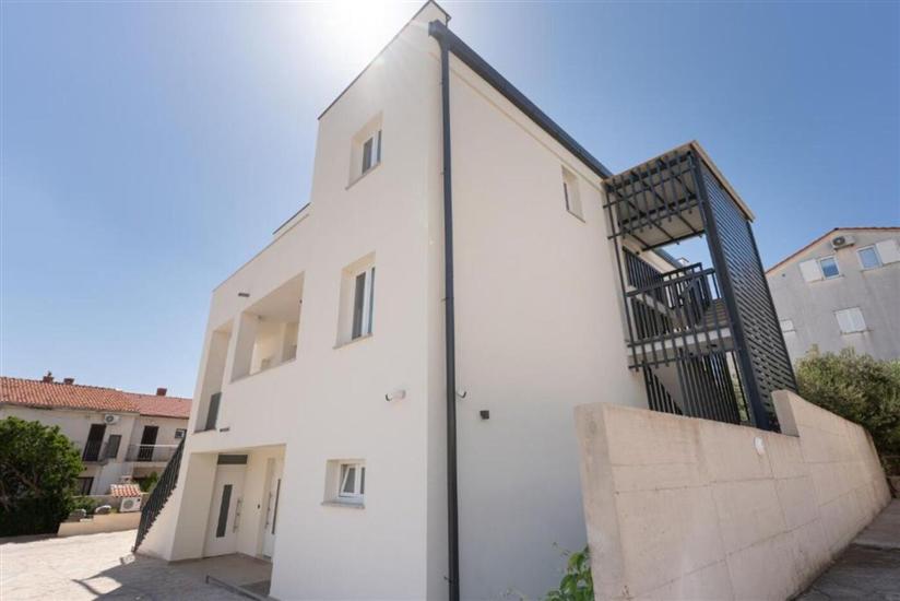Apartments Villa Amfora with Pool