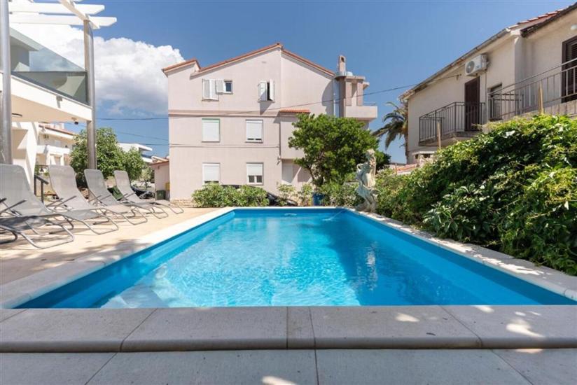 Apartments Villa Amfora with Pool