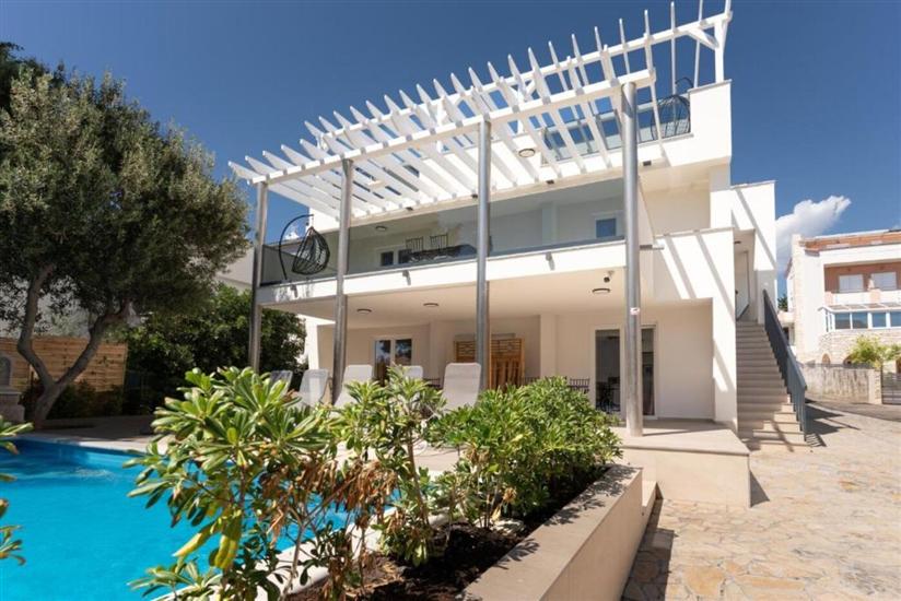 Apartments Villa Amfora with Pool