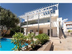 Apartments Villa Amfora with Pool Novalja - island Pag, Size 45.00 m2, Accommodation with pool, Airline distance to the sea 80 m