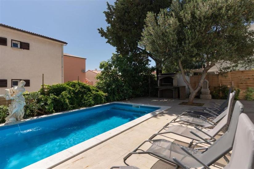 Apartments Villa Amfora with Pool