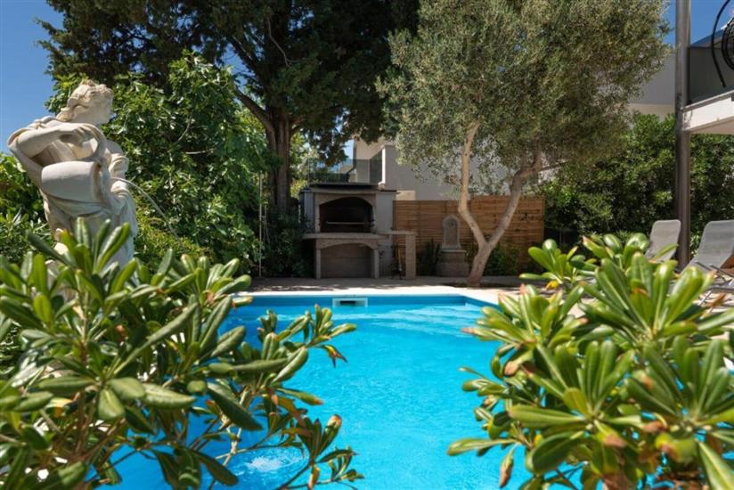 Apartments Villa Amfora with Pool