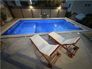 Apartmaji Jadranka Razanj, Kvadratura 30,00 m2, Namestitev z bazenom, Oddaljenost od morja 200 m