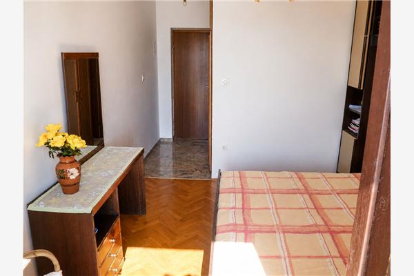 Room S1, for 2 persons