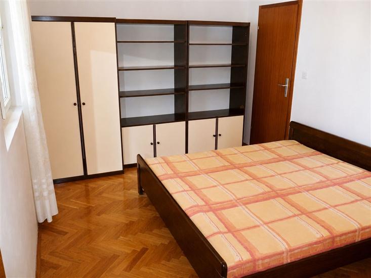 Room S2, for 4 persons